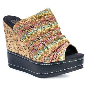 🤩Muk Luks Peyton Wedge Sandals🤩